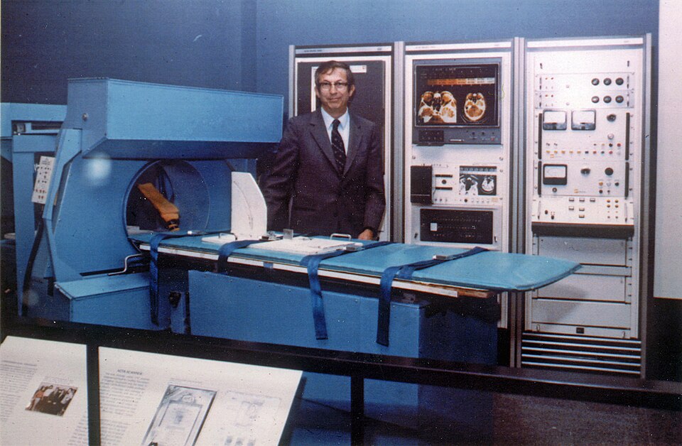 Robert Ledley with the ACTA whole-body CT scanner